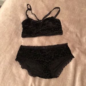 Velvet aerie bra and undie set. NEVER WORN!